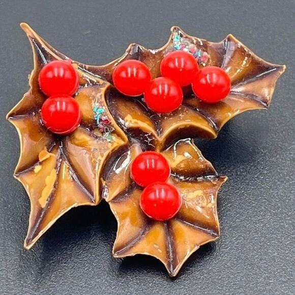 Vintage Celluloid Christmas Holly Leaves Pin Brooch with Red Plastic Berries - Picture 5 of 11